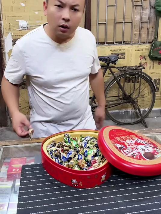 金松露巧克力 心形的铁盒包装真的是爱了