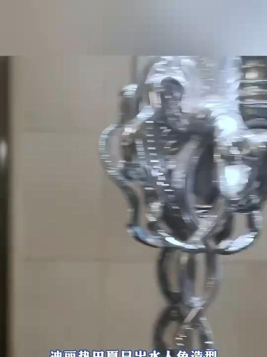 迪丽热巴夏日出水人鱼造型，这张脸真的太权威了