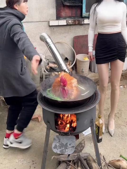 第一次煮鸡，也不知道是不是这样煮的#搞笑视频 #看一遍笑一遍