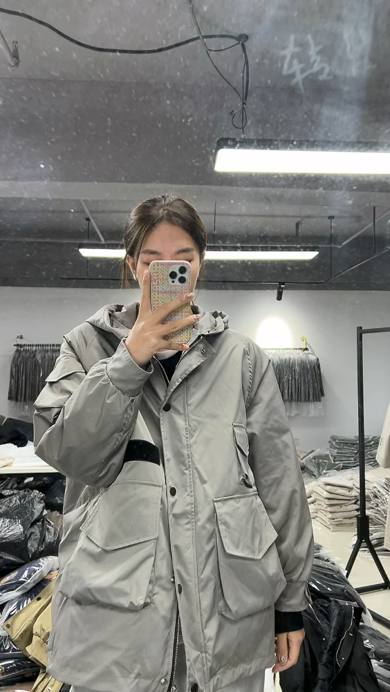 45岁以上的女人,穿干练休闲风也那么好看。羽绒派克好看又便宜。