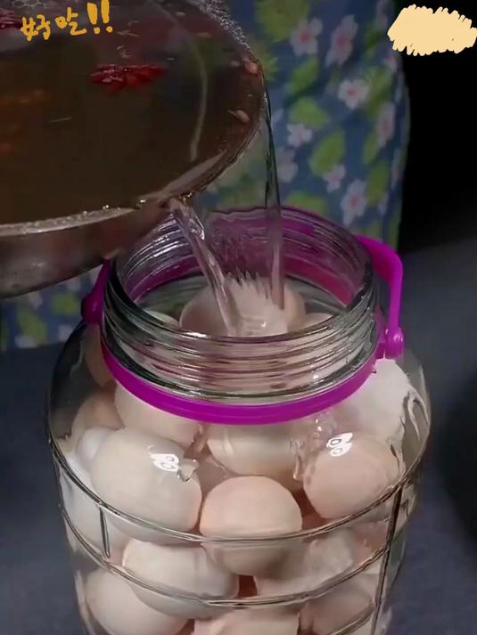 教你快速腌制咸鸭蛋而且个个富得冒油,五香味浓郁哟 腌制咸鸭蛋