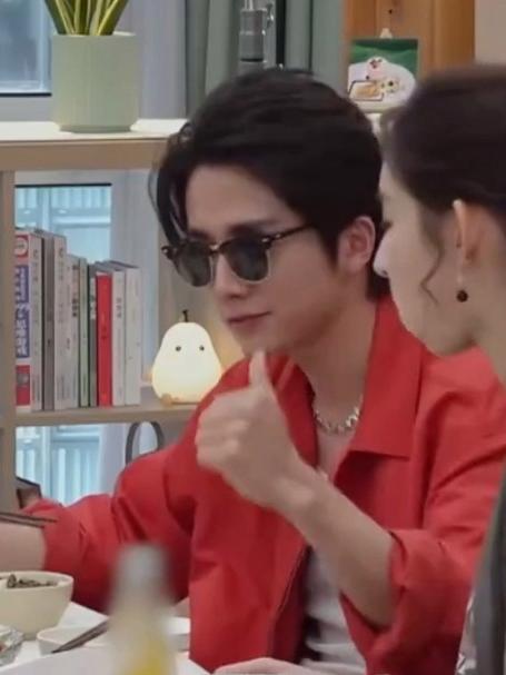 王玉雯简直最美厨娘!轻松拿捏四菜一汤!张新成:太香了丨毛雪汪