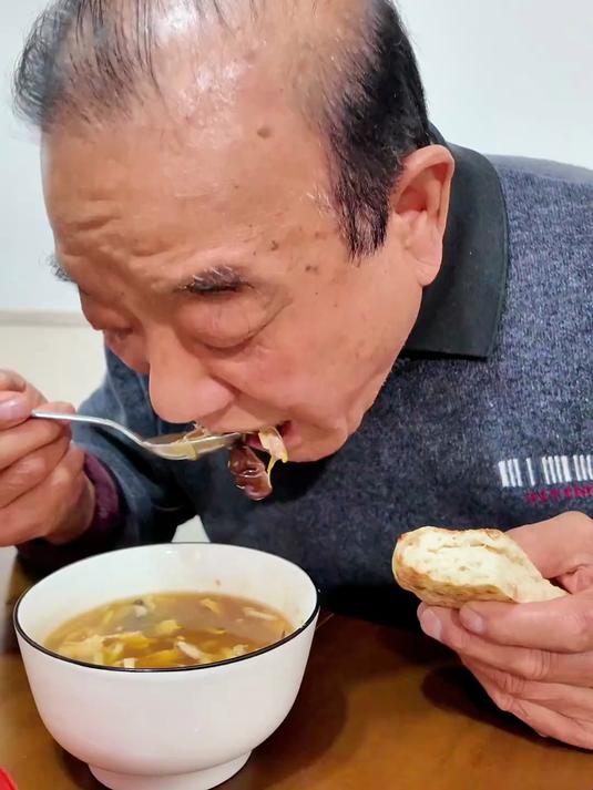 年夜饭餐桌上必备的咸汤～家庭版「传统木须汤」,汤汁浓郁鲜