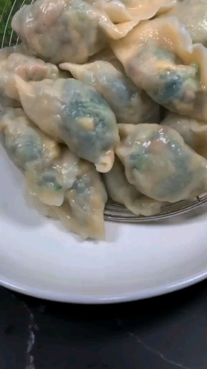 今天包小白菜馅的饺子,小白菜馅像我这样调,又鲜又香,营养美味给我肉都不和你换