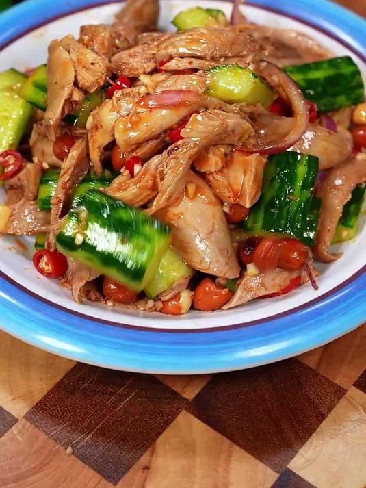 在家也能轻松搞定的凉拌手撕鸡，麻辣过瘾