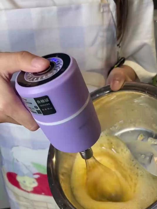 手残党福音!电动打蛋器,30秒打发蛋白,甜品轻松做
