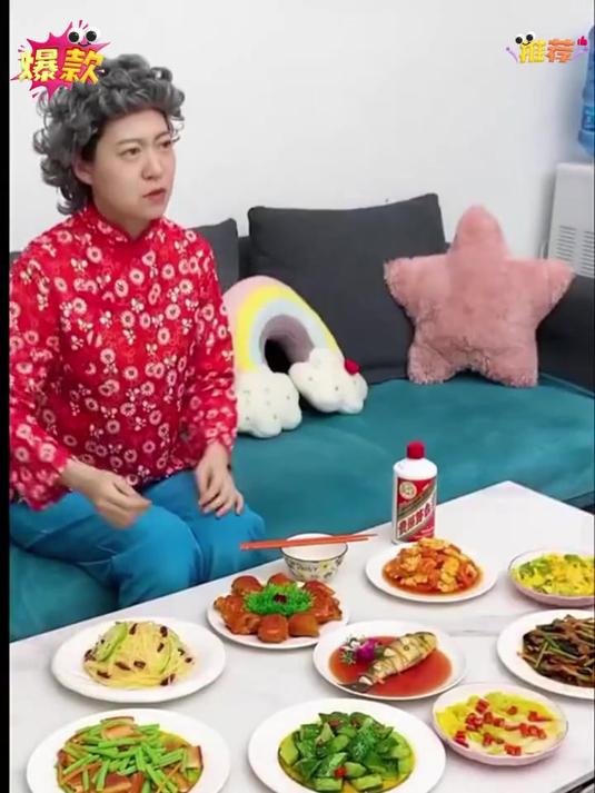 这款菜罩,可叠加摆放不占空间,还能当备菜盆、水果盘,太实用了