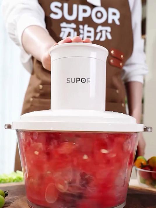 这是我用过很好用的一款绞肉机，打出来的肉均匀细腻，省时省力！