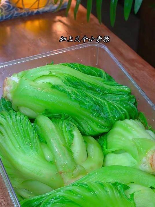 夏天来了，很多人不爱吃饭，用它泡出来的酸菜，超级好吃三天就可以吃了