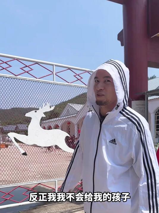 今天飞哥带大家看一款0添加的面包是如何生产出来的 面包