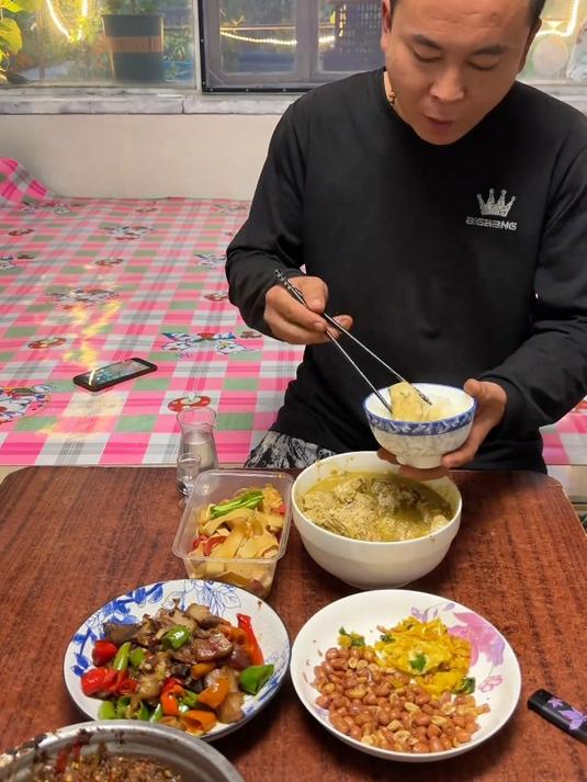 东北人回乡躺平日子有人问我躺平原因,有楼有菜园子和好心态