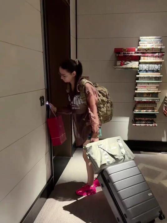 跨国婚姻不易,缇娜今天晚上落地莫斯科,想说的话都在视频里了