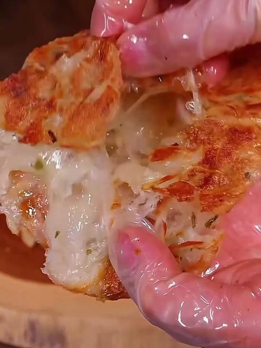 新鲜制作老上海葱油饼,香酥可口,口感丰富?