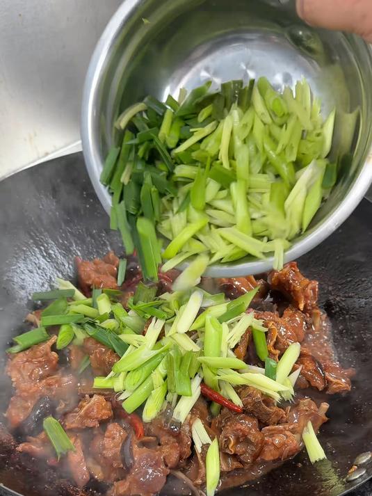 干锅香肉做法 秋天和冬天吃这道菜真的再合适不过了