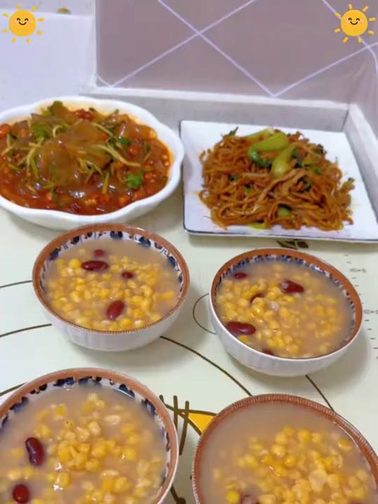 一碗东北大碴子，盛满白山黑水的粗粝香