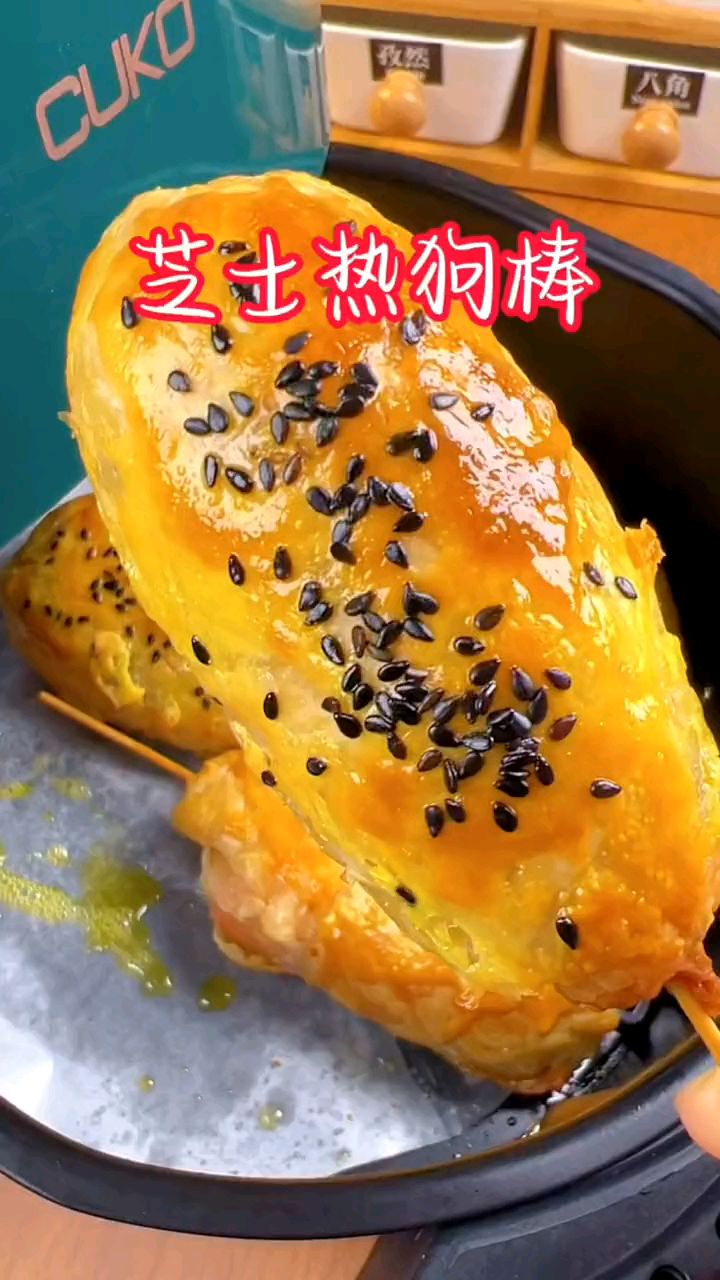 家人们,香酥拉丝的手抓饼芝士热狗棒来啦!