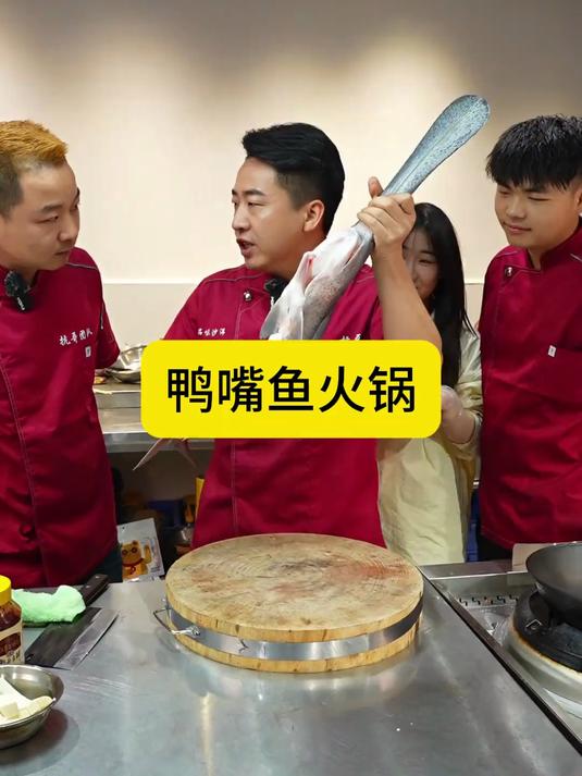 今天搞个毛子没见过的菜,老铁们说实话,这鱼还得像我这样烧