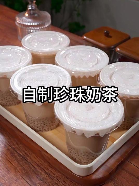 把糖和红茶放进锅里炒一炒，就能做出小朋友爱吃的珍珠奶茶