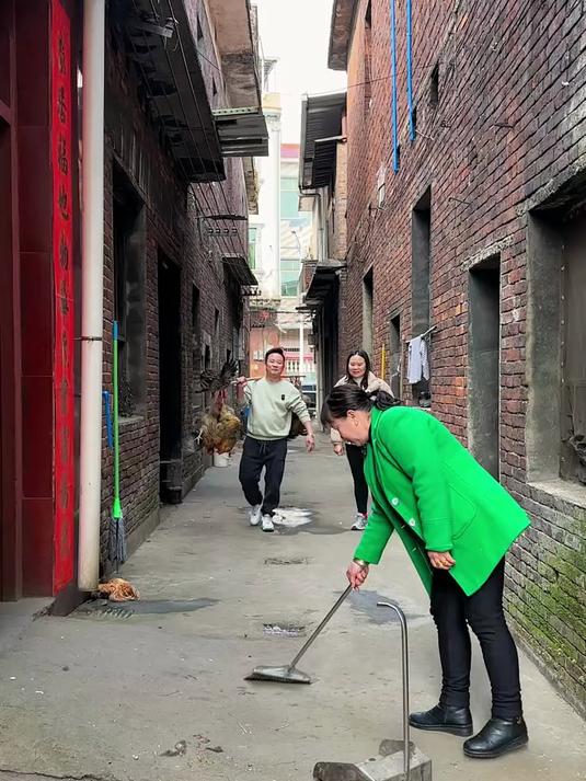 自己在家做腊鸡,淑萍说自从跟我在一起以后,学到了不少土特产的做法