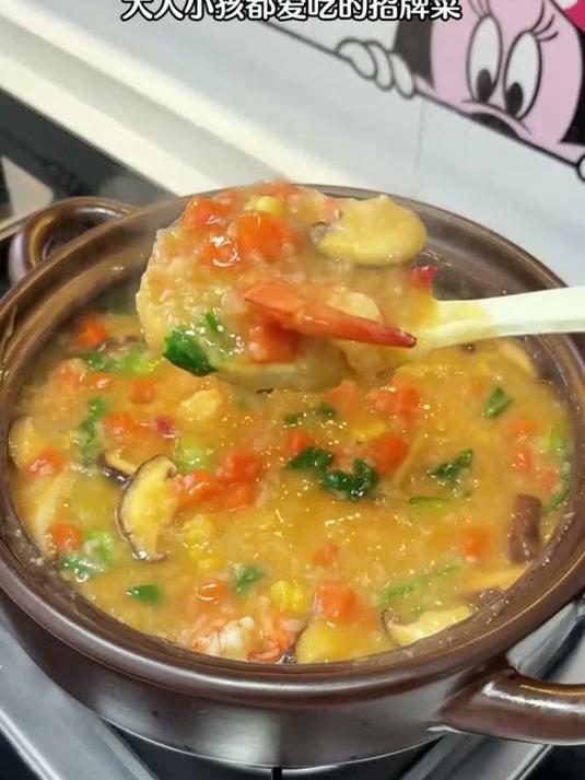 降温天，给家人做了一锅鲜美的鲜虾砂锅粥，暖心又暖胃砂锅粥