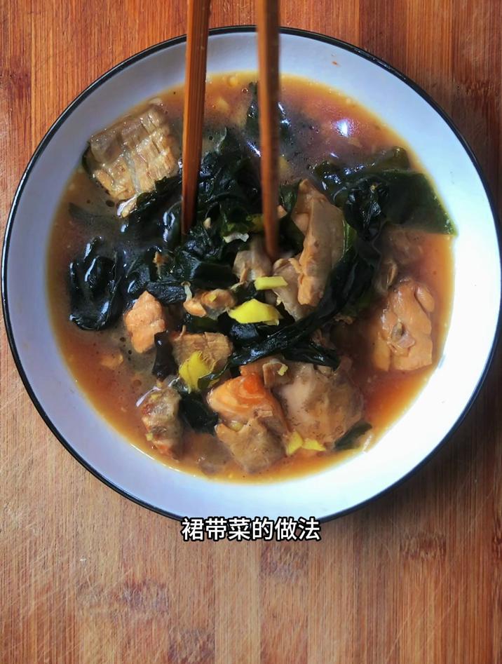 裙带菜的做法,裙带菜像我这样炒三文鱼,简单好吃
