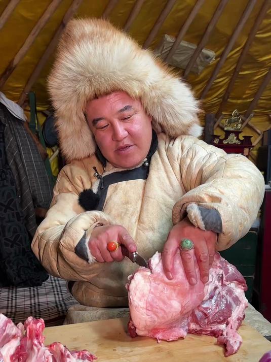 白毛风刮了好几天，吃个石头烤肉