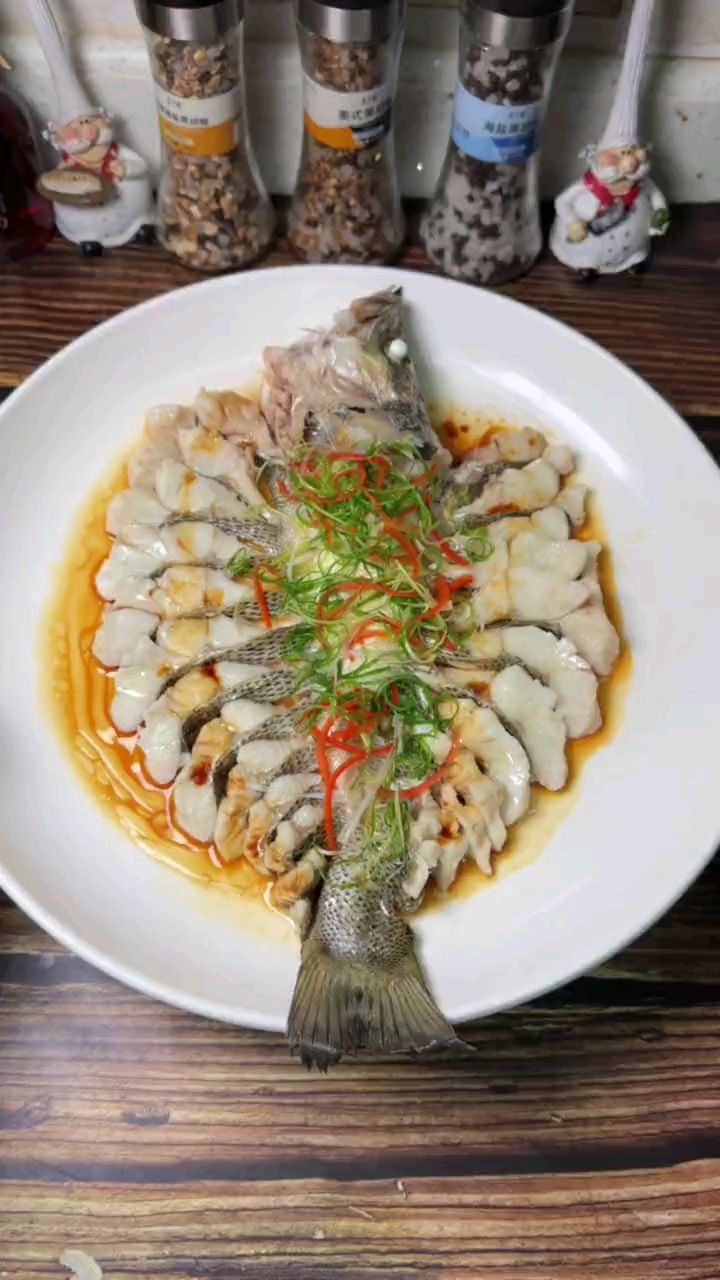 年夜饭上的硬菜清蒸鱼,想要蒸出来鲜嫩而不腥