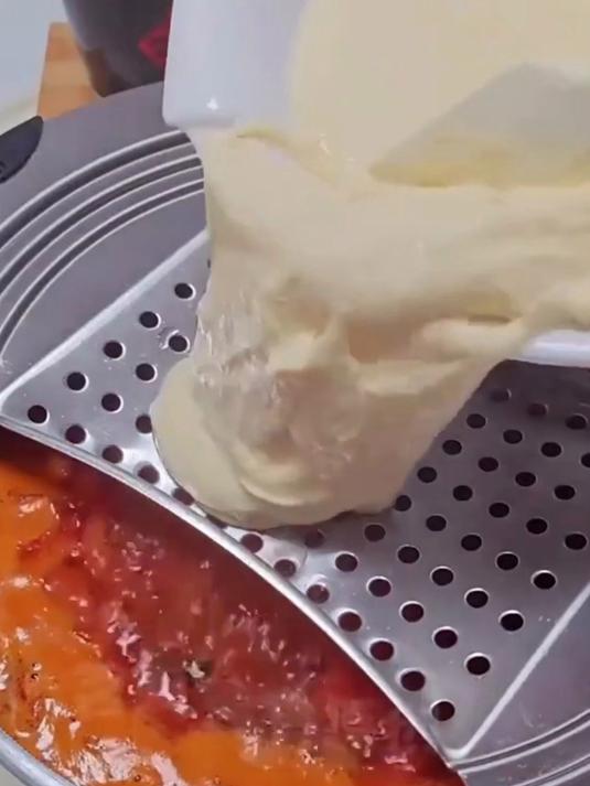 2分钟就能做一锅旮瘩汤,一个漏勺晃一晃,没有到这么简单