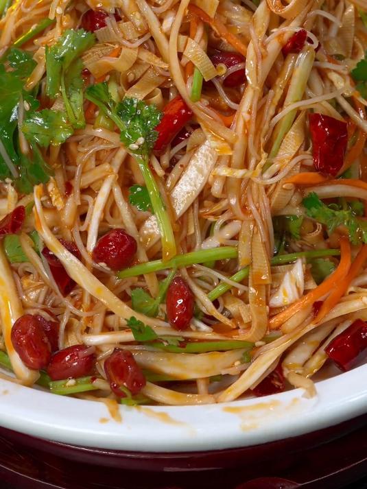 马上过年了,凉拌菜做的不好吃那可怎么行,今天这个白菜粉丝