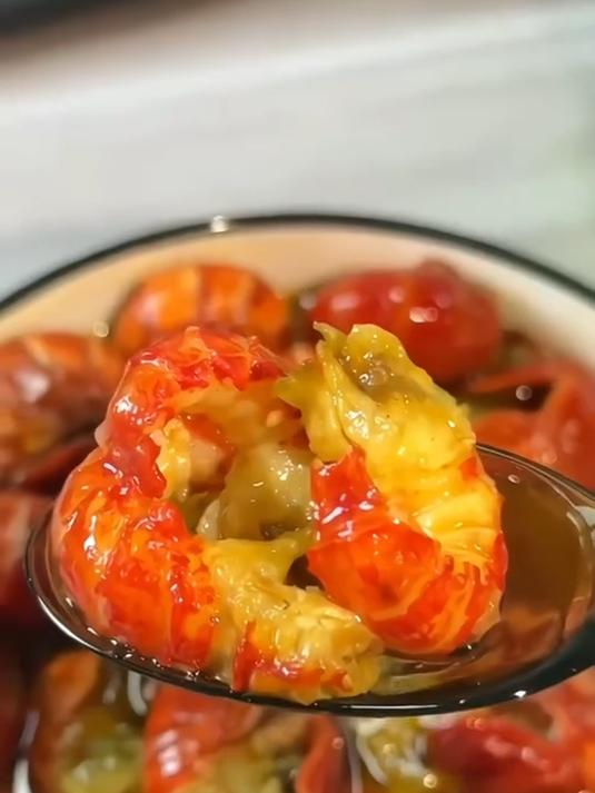 一口沦陷！麻辣龙虾尾，q 弹虾肉裹满辣汁，超入味