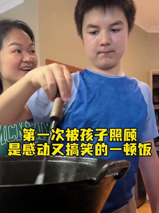 第一次被孩子照顾,是感动又是搞笑的一顿饭