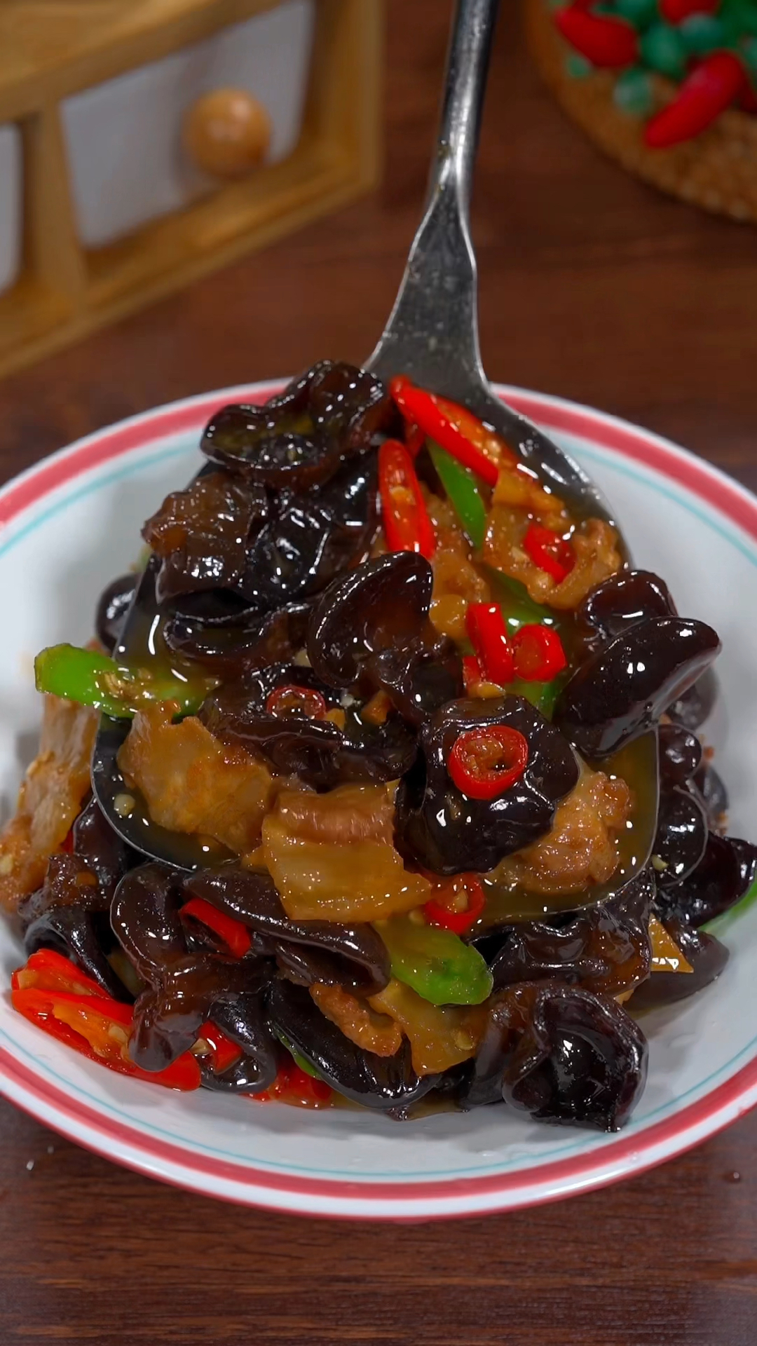秋季多吃秋木耳 好处多多 赶紧试试这道秋木耳炒肉 真的特别好吃#家常菜