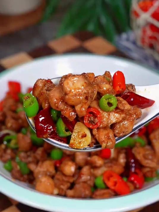 做梦都没想到用鸡腿肉，做的干锅辣子鸡丁，竟然这么好吃