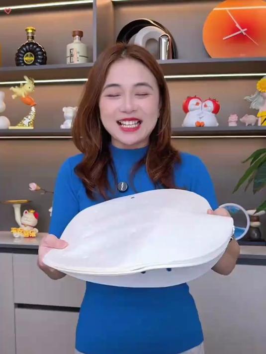 传统蒸布容易粘连,不好清理还不卫生,我家现在都用这种蒸笼纸