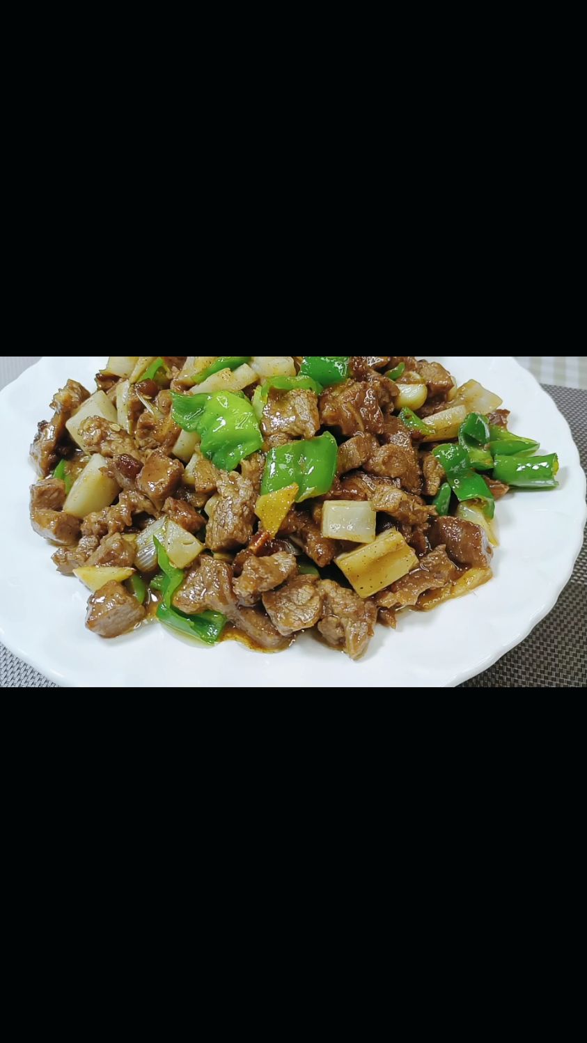 孩子长身体就做这道清炒牛肉丁,肉质细嫩入味还不辣。配上米饭能吃三大碗