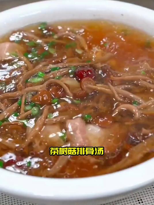 养生汤新做法:茶树菇排骨汤加玉米更鲜甜