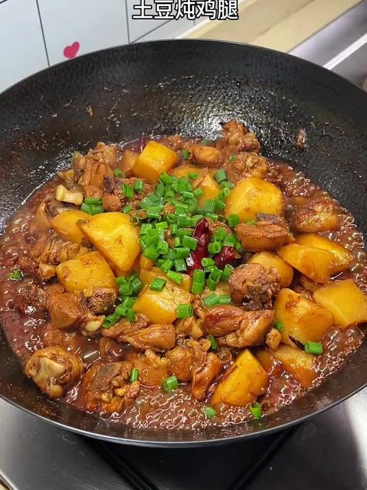 今天必须给你们分享这道土豆炖鸡腿!