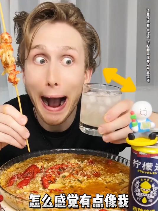 照顾老婆睡了,偷吃夜宵小龙虾,配点小酒,开心!
