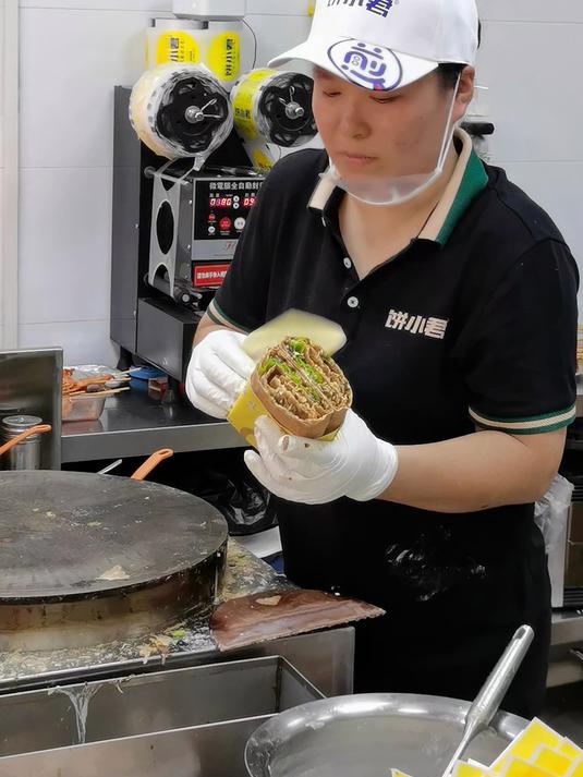 2饼小君杂粮煎饼,南京200家门店