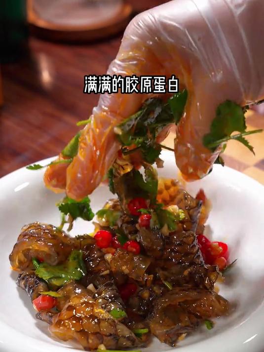 没次做这个香辣鱼皮卷,都要喝点