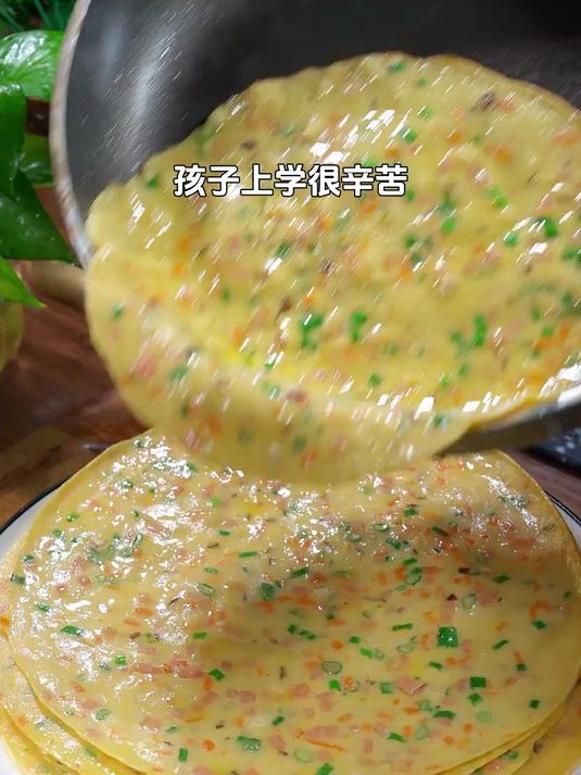 想让早餐松软好吃又营养?学做这款蔬菜鸡蛋饼,轻松搞定!