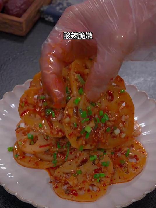 天热在家做一盘这样的凉拌藕片