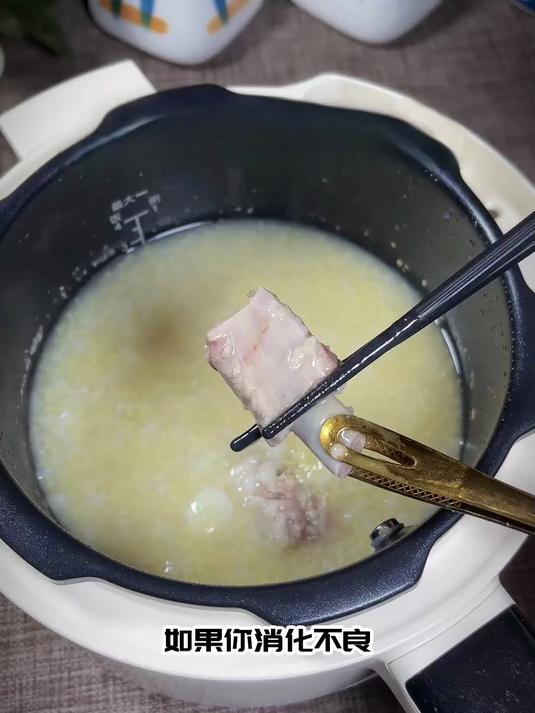 滋肺腑山药排骨粥:温润肺部肌理,干咳少痰呼吸顺