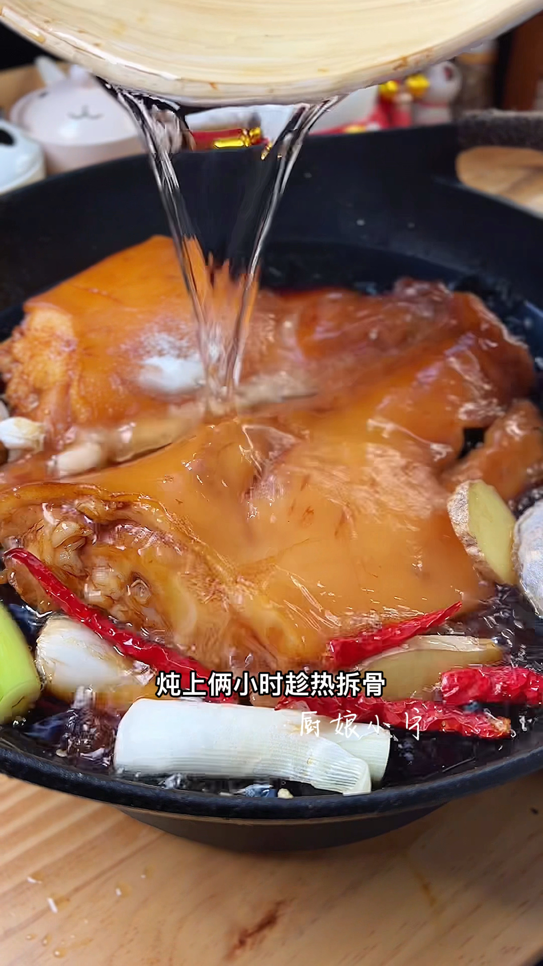 20块买个大猪头,猪头肉卷春饼吃法分享