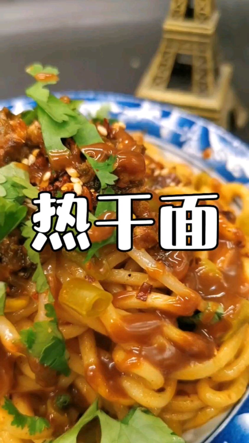 哪里学小吃技术培训,学校食堂档口夜市摆摊小吃,热干面培训配方分享给你
