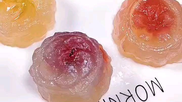 #自制美食# 【水晶月饼】每到中秋,有些月饼就被吹得神乎其神。其实,制作月饼没有那么神秘,