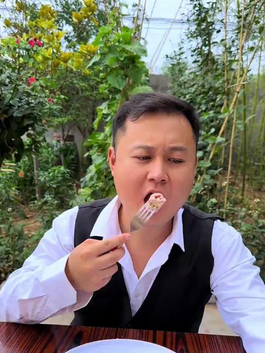 感觉肥肠盖饭还更香