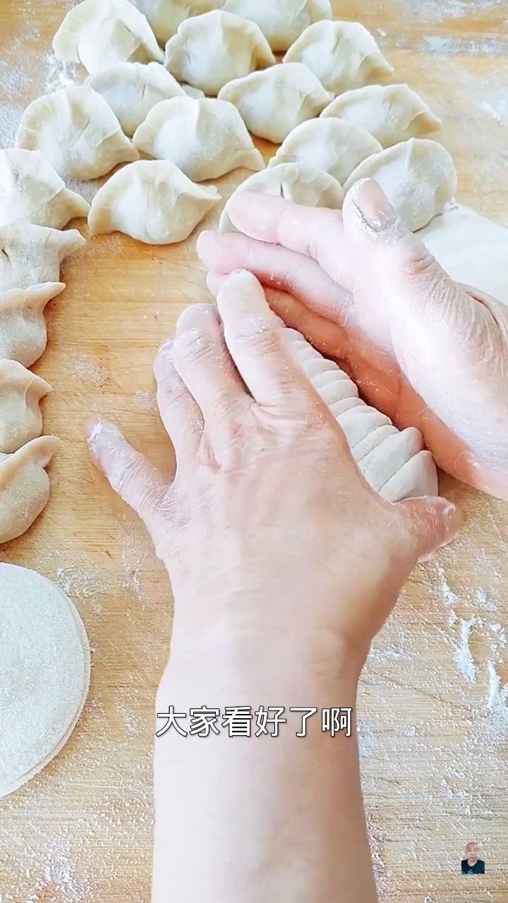 手捏饺子皮手法