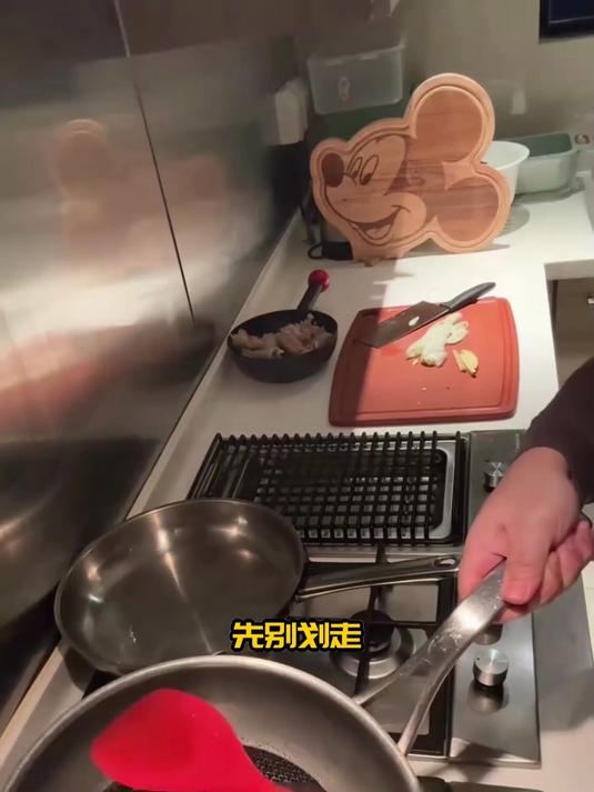 冬至打扫完卫生,喝碗花生黄豆猪蹄汤,暖得不想动