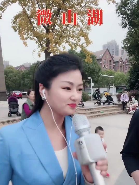 一首好听的《微山湖》献给大家